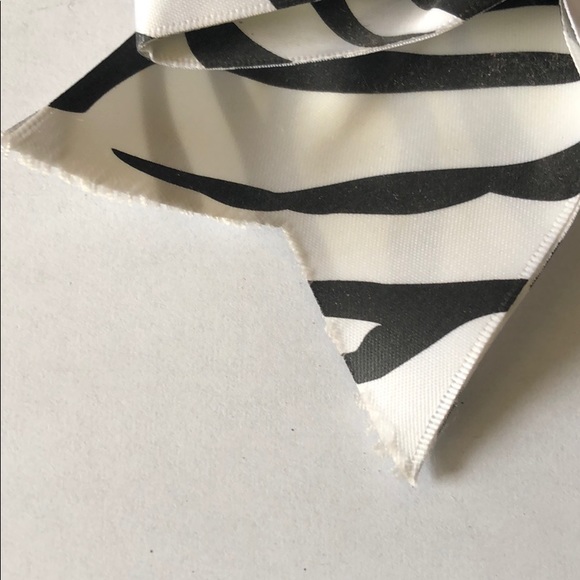 🎀 Bow - Black/White/Pink. - Picture 4 of 4